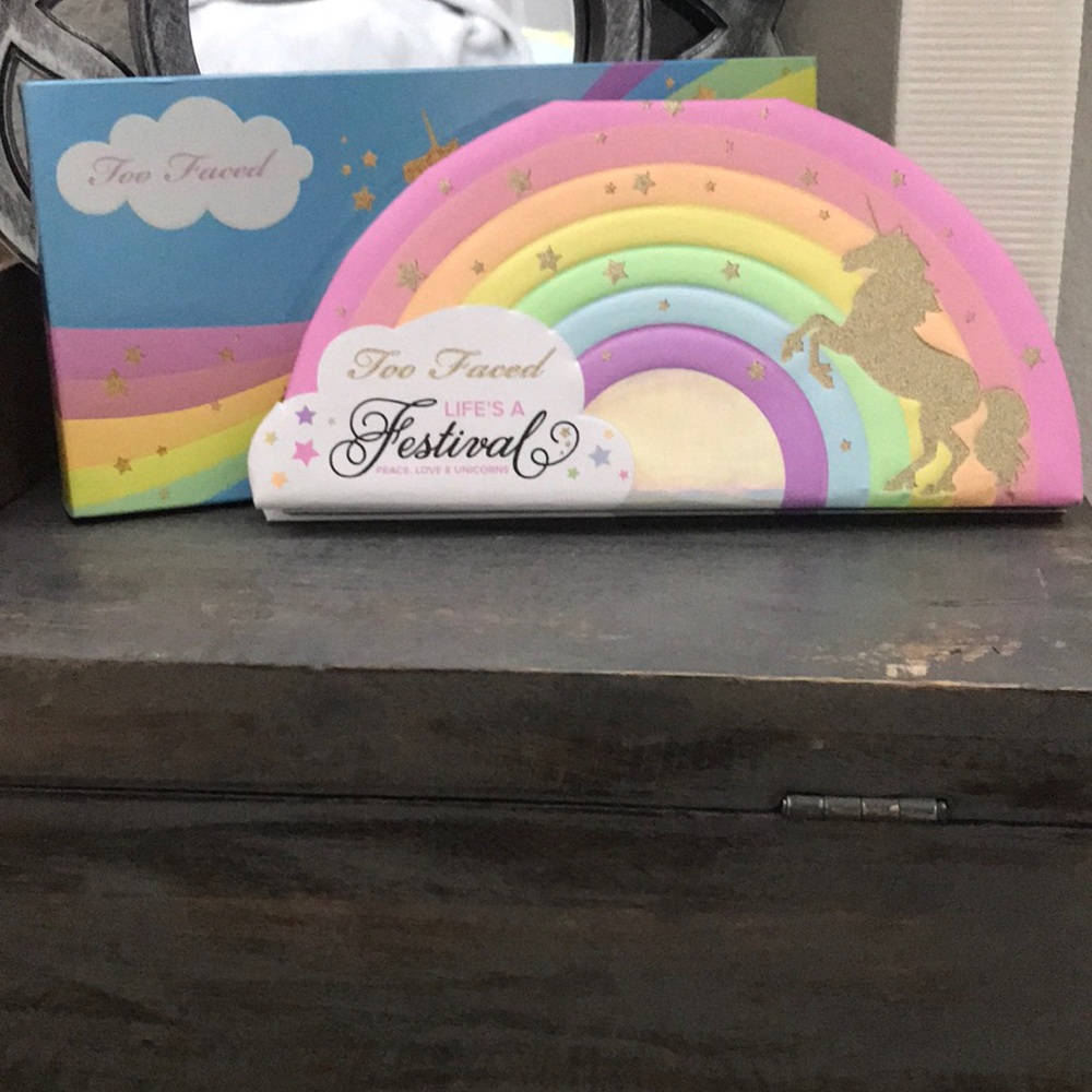 NEW- Too Faced Life’s a Festival 🦄